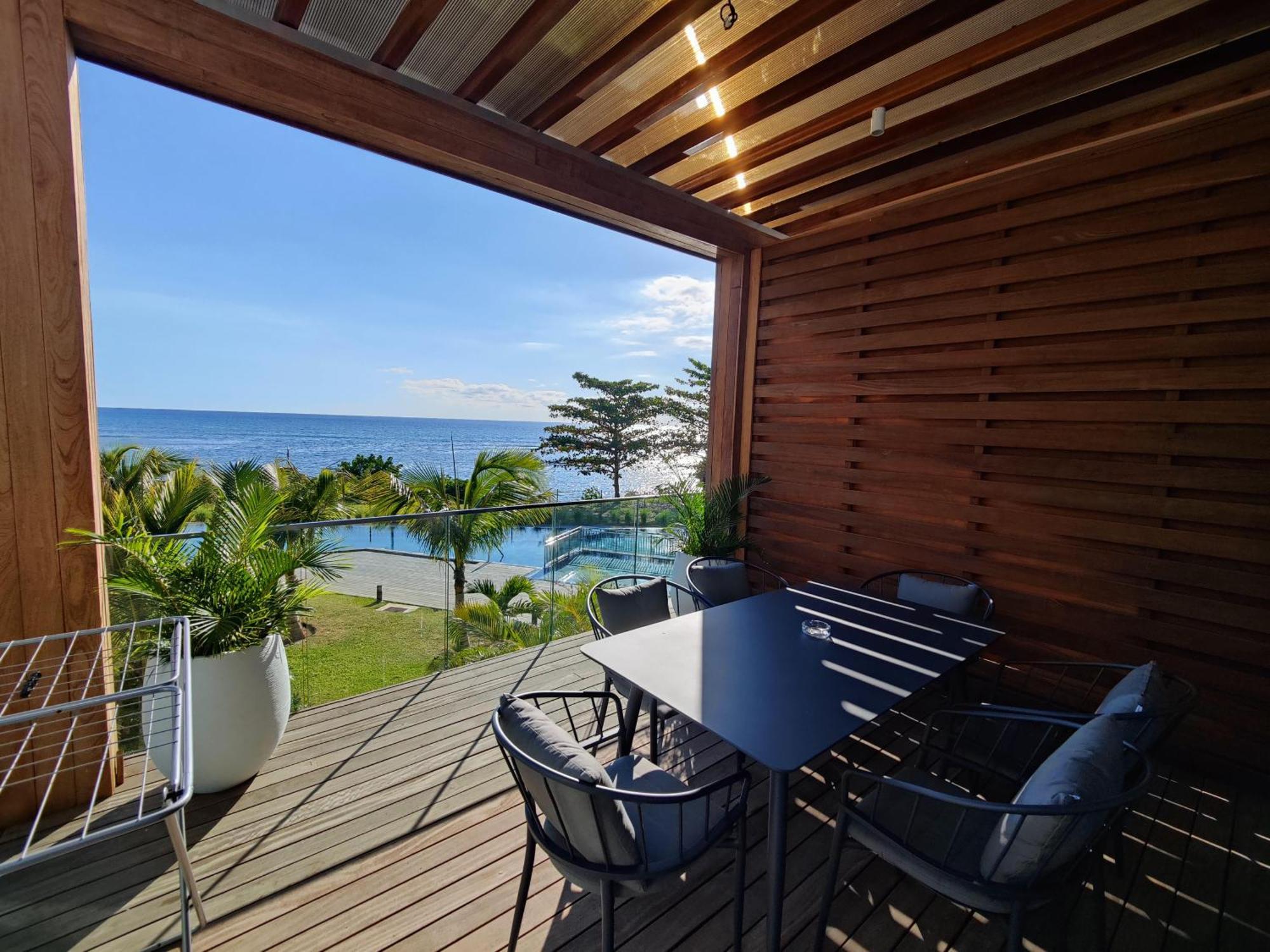 Ocean Point Beach Front Apartment Pointe aux Piments Exterior photo